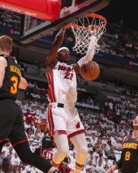  巴特勒关键球热火险胜尼克斯  