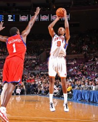  76人双星合砍80分险胜尼克斯  