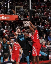  勇士绝杀雷霆终结对手七连胜势头  