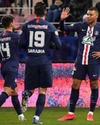  巴黎圣日耳曼客场逆转里昂保留争冠希望  