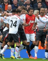  利物浦主场惨败球迷倒戈抗议  