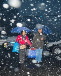  罗马客场遭遇暴雪，航班延误赛前险迟到  