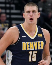  约基奇27+15掘金登顶西部榜首  