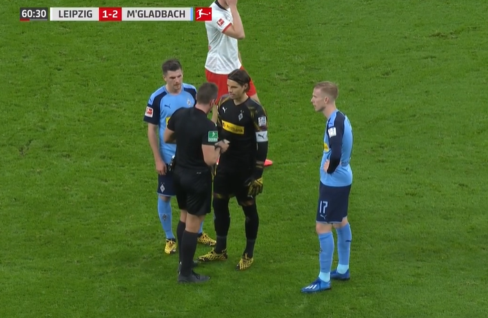  莱比锡红牛绝平对手，戏剧性保留争四希望  