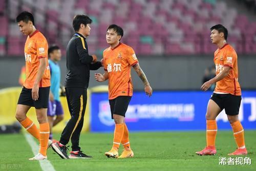  拜仁主场球迷倒戈抗议俱乐部决策  